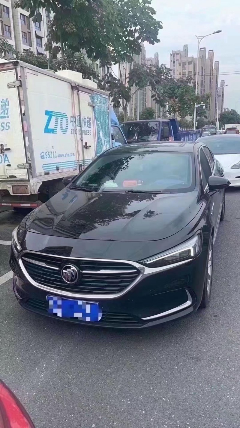 济宁21年别克君越1