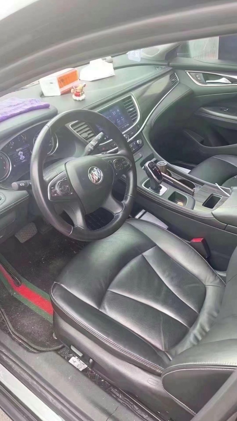 济宁21年别克君越2