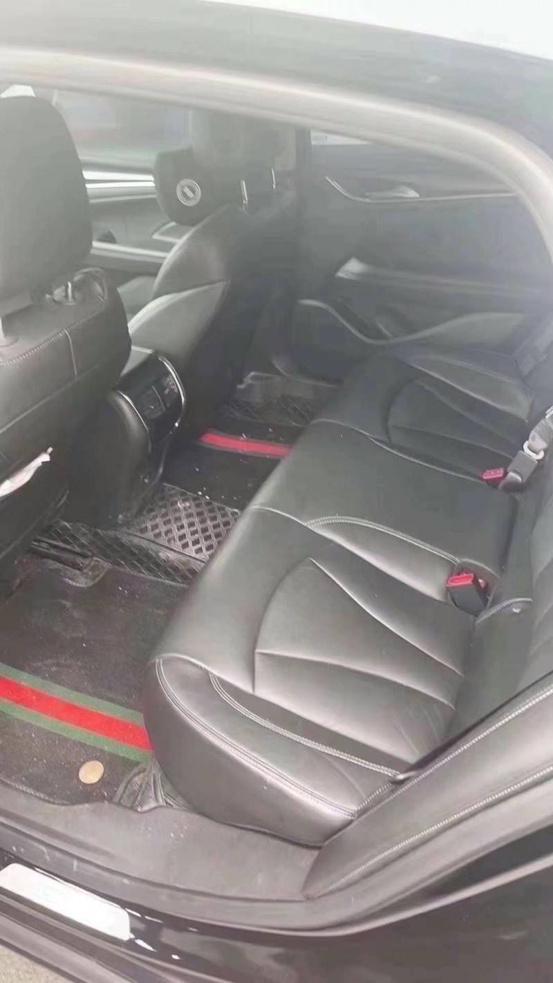 济宁21年别克君越3