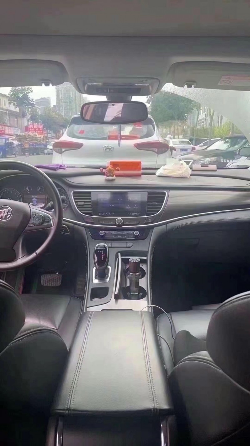 济宁21年别克君越4