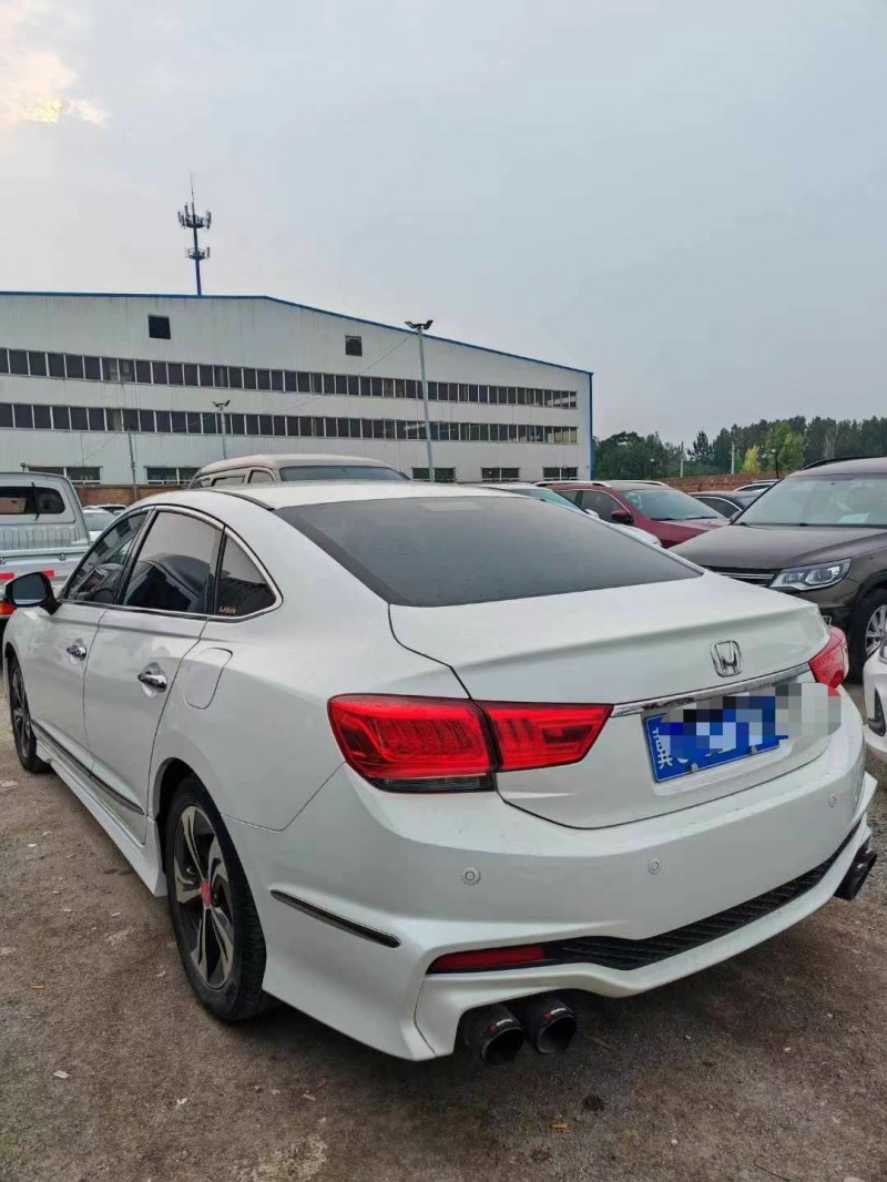 保定17年本田思铂睿4