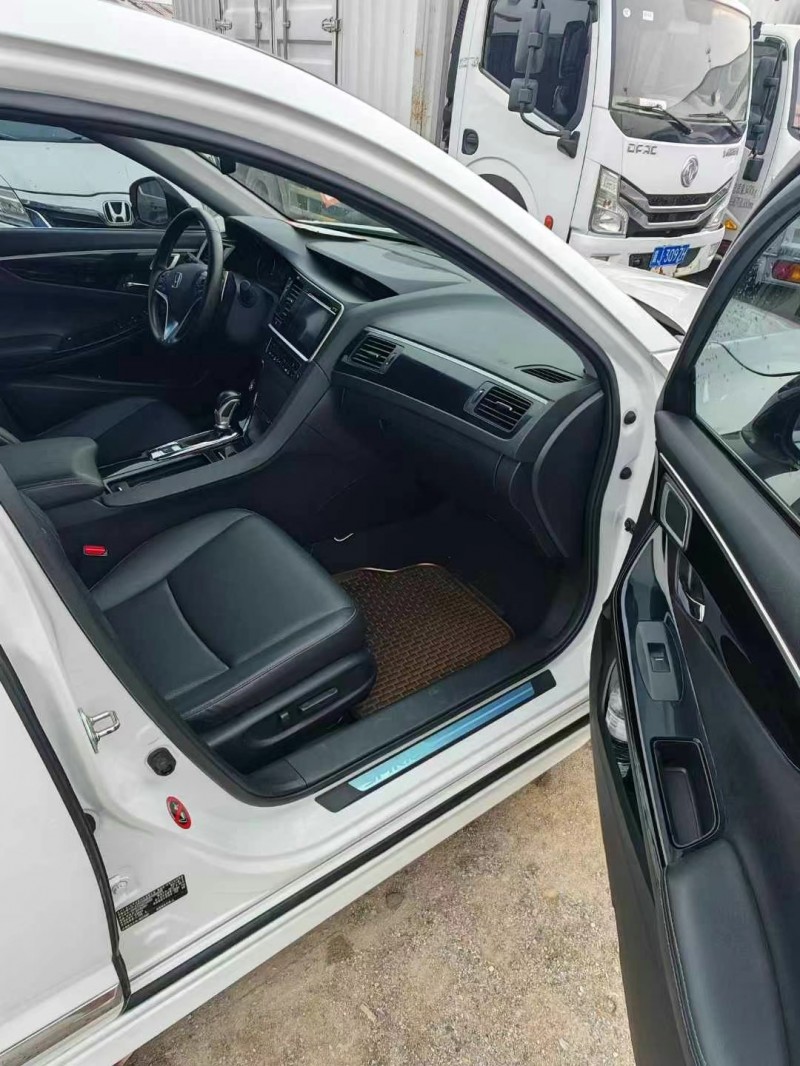 保定17年本田思铂睿8