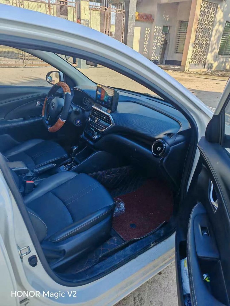 保定20年长安汽车悦翔7