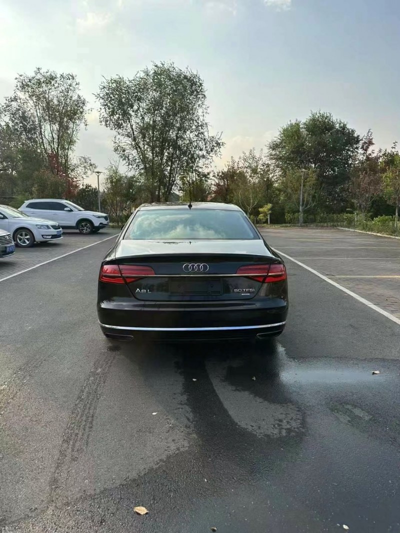 济宁16年奥迪A8L7