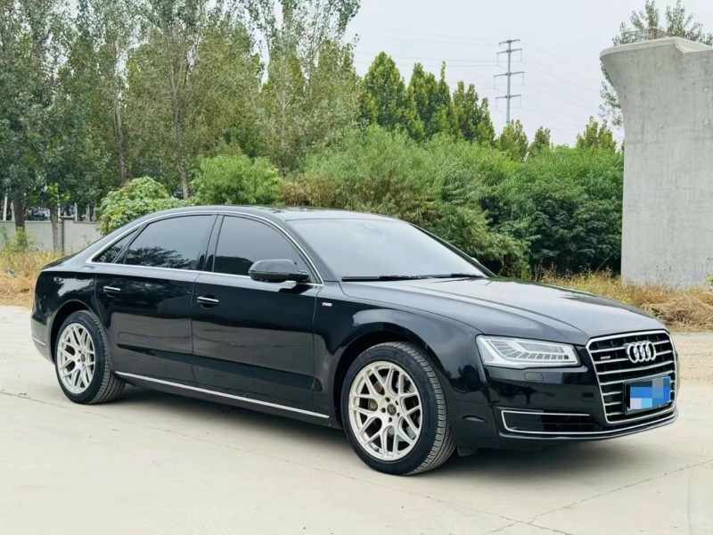 济宁16年奥迪A8L3