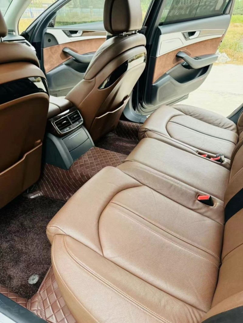 济宁16年奥迪A8L9