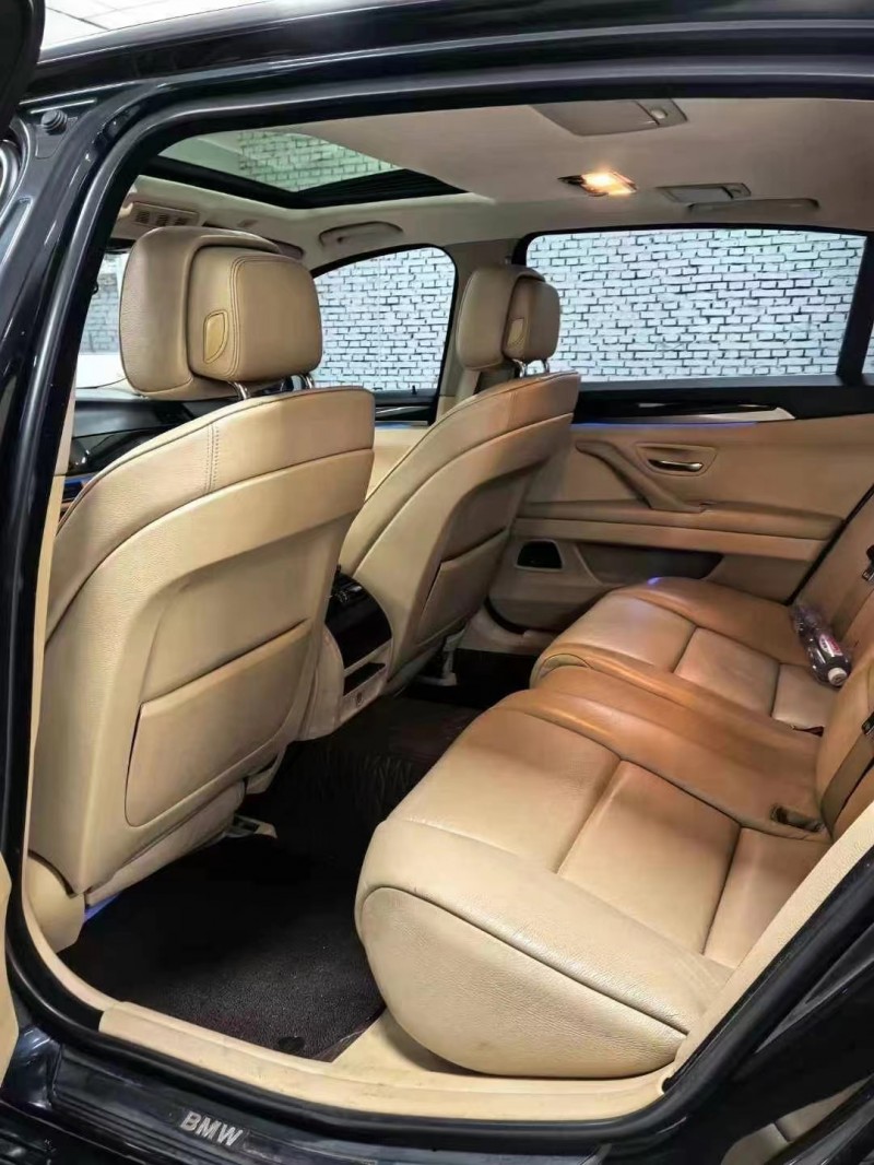 保定12年宝马5系8