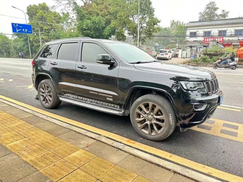 重慶17年Jeep大切諾基2
