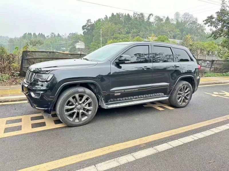 重慶17年Jeep大切諾基3