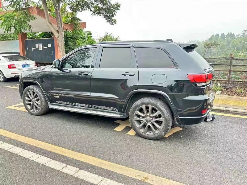 重慶17年Jeep大切諾基4