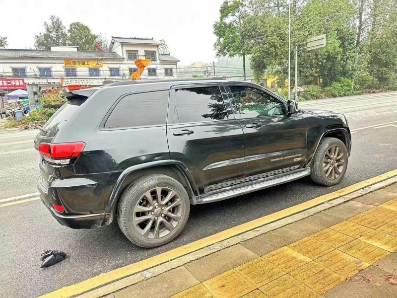 重慶17年Jeep大切諾基5