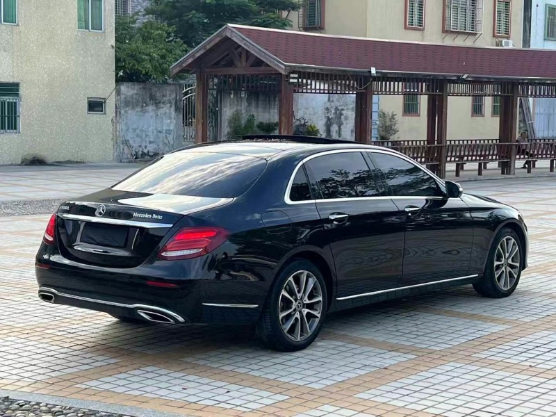 汕頭18年奔馳E8