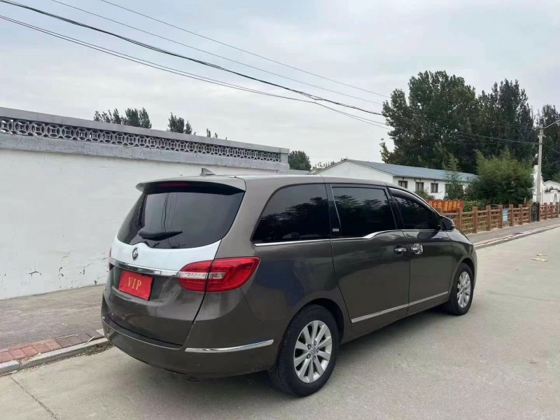 济宁21年别克GL84