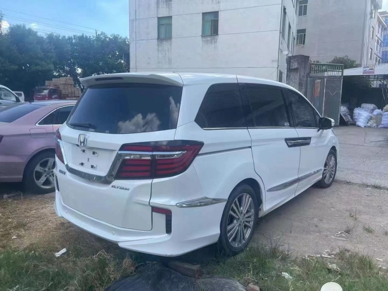 济宁18年本田艾力绅8