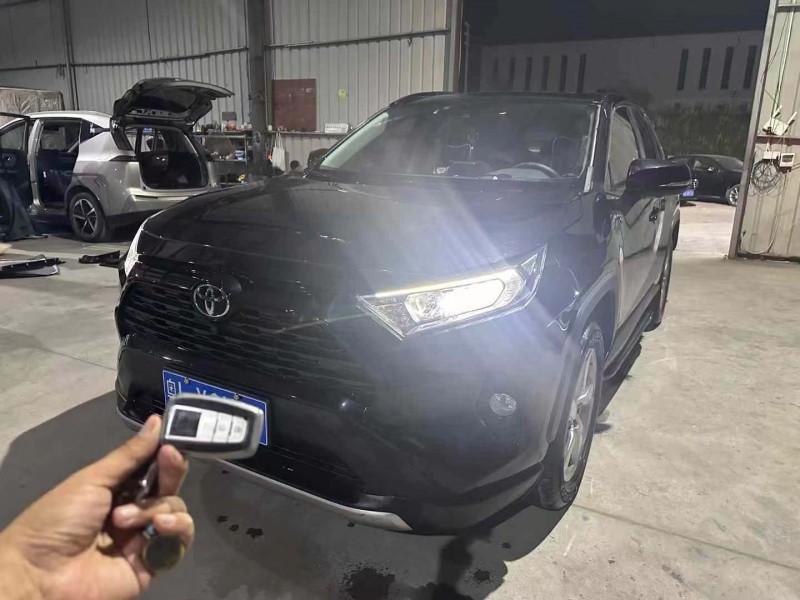 广州23年丰田RAV4荣放3