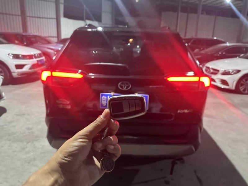 广州23年丰田RAV4荣放8