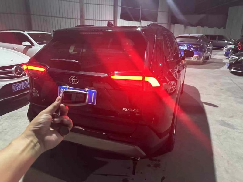 广州23年丰田RAV4荣放9