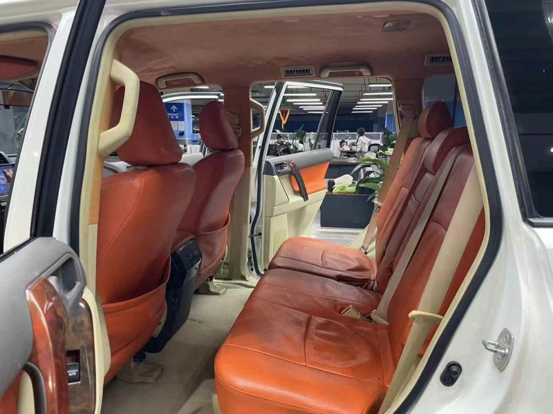 成都16年丰田普拉多4