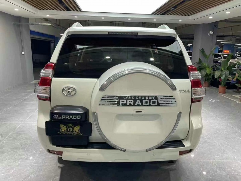 成都16年丰田普拉多8