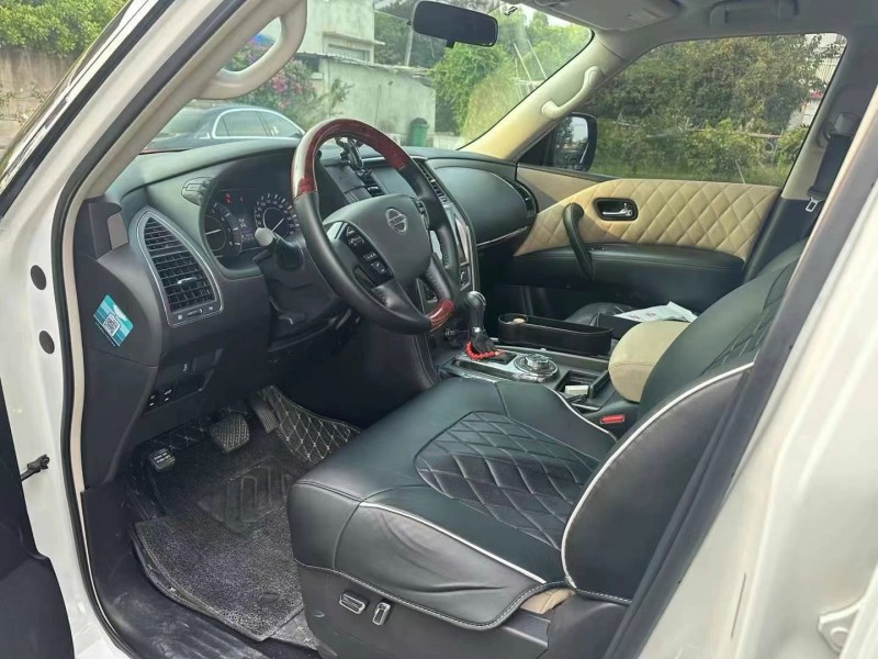 成都20年日产途乐5