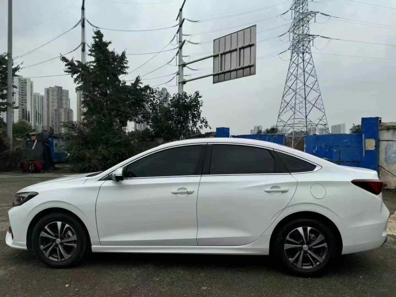 成都24年长安汽车逸动6