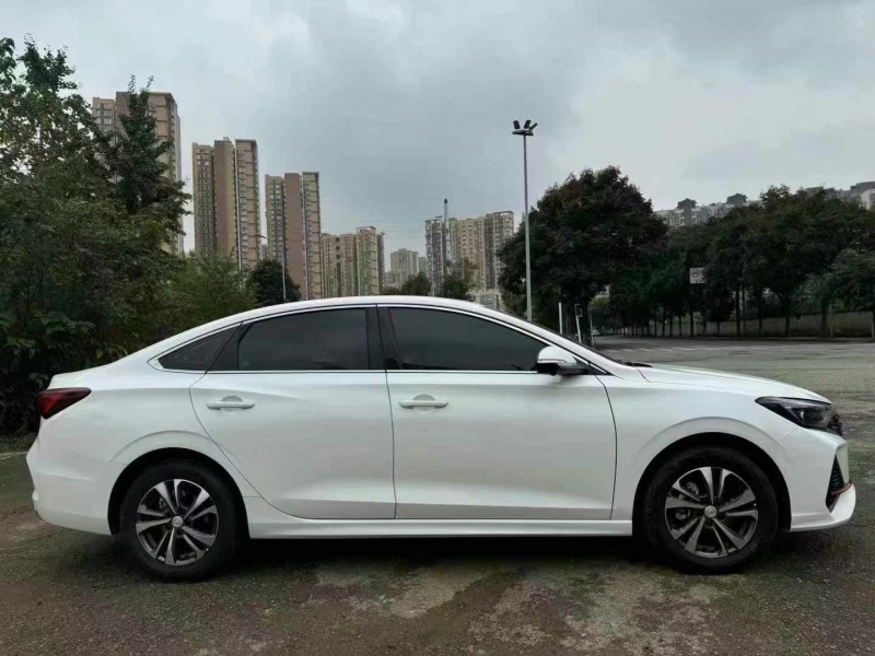 成都24年长安汽车逸动8