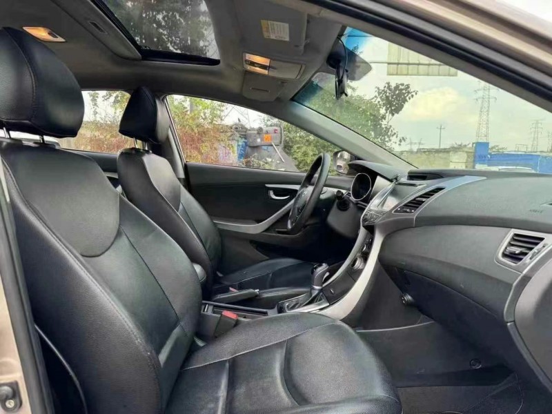 成都16年现代朗动4