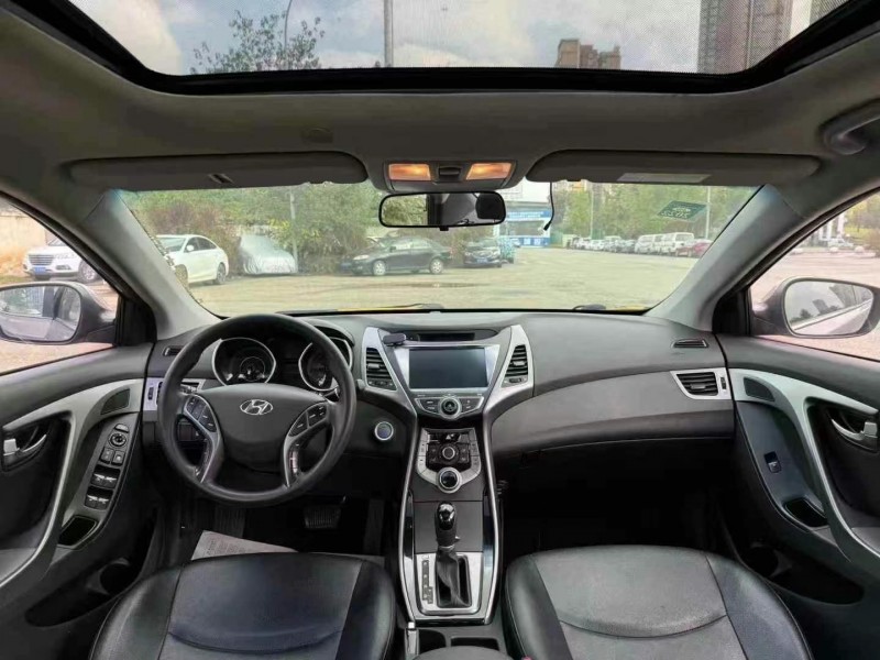 成都16年现代朗动5