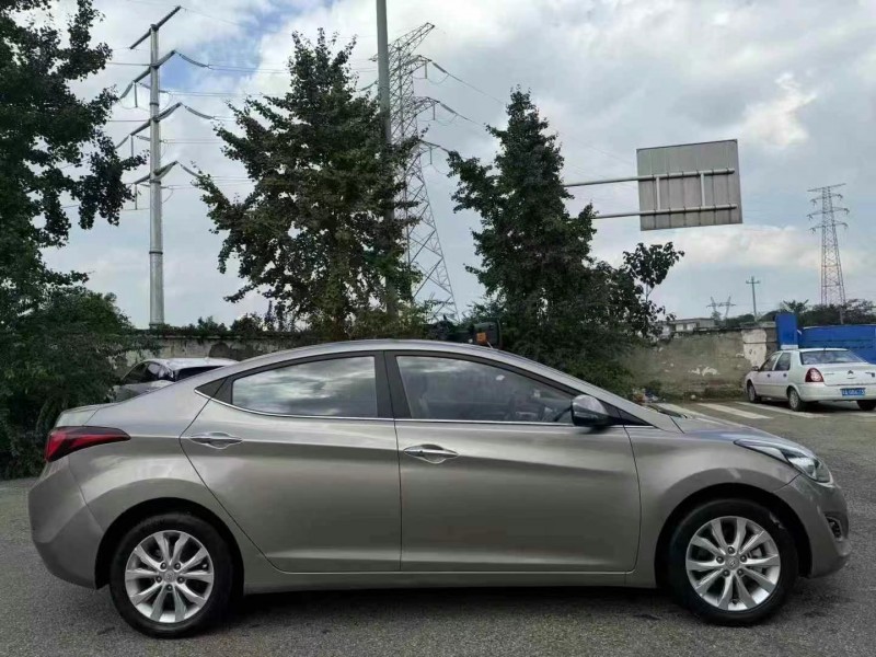 成都16年现代朗动8