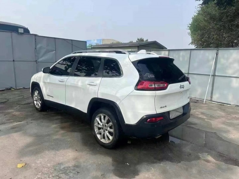 青島15年Jeep自由光7