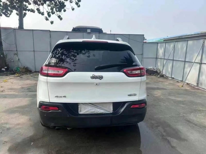 青島15年Jeep自由光8