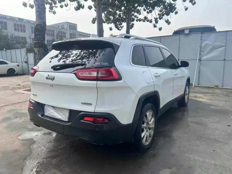 青島15年Jeep自由光9