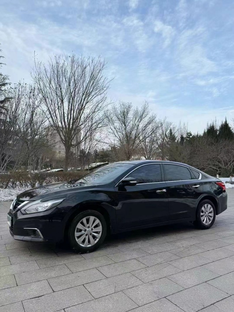 保定18年日产天籁2