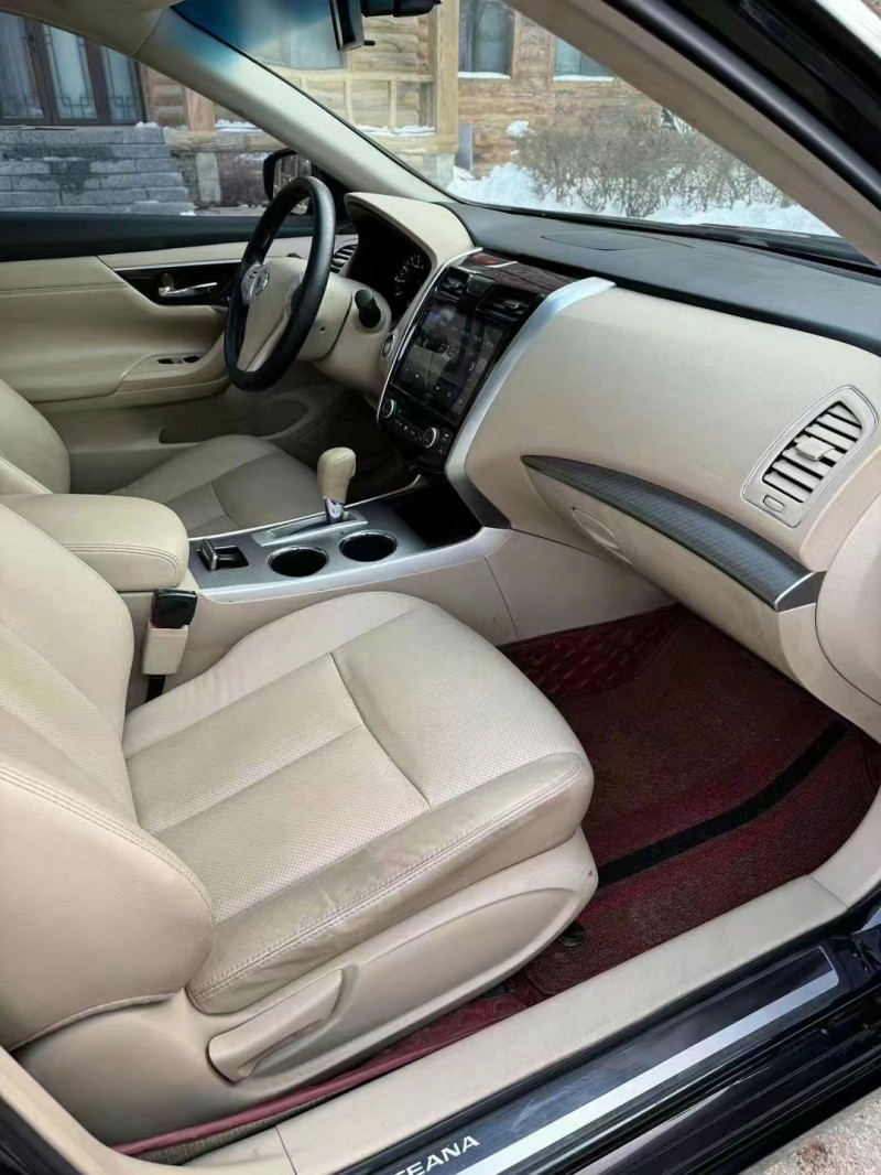 保定18年日产天籁7