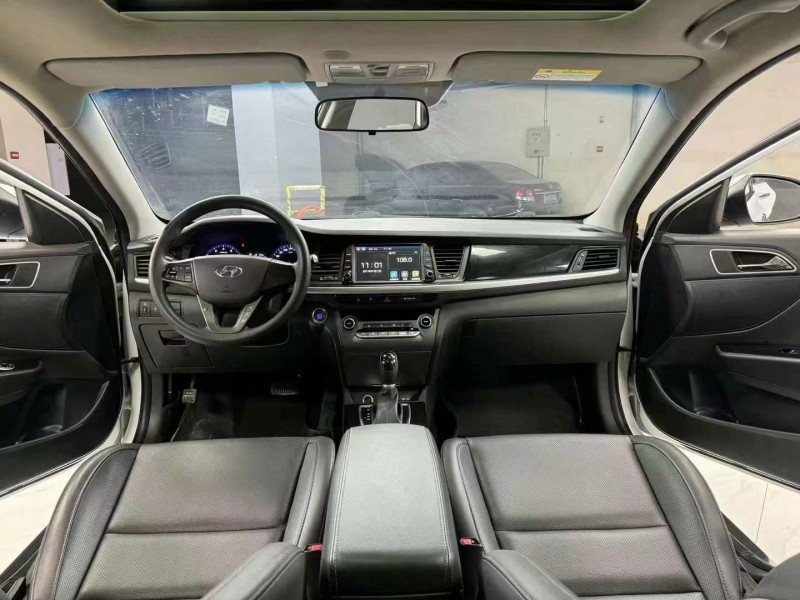 成都18年现代名图8