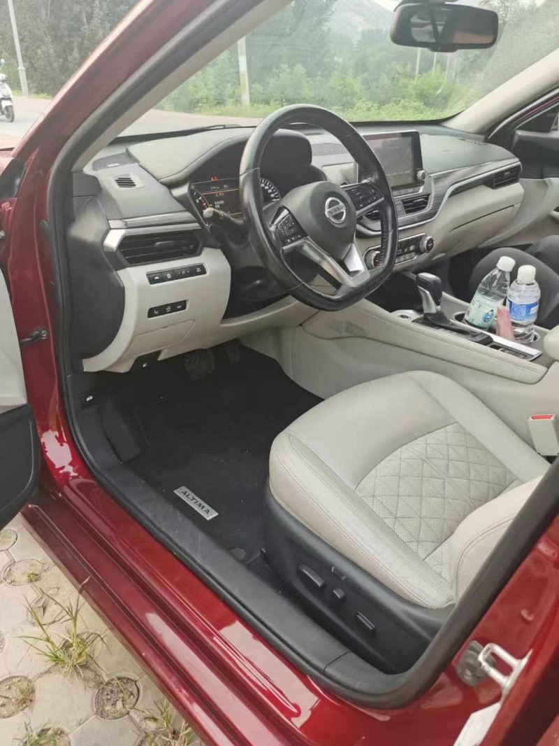 保定19年日产天籁5