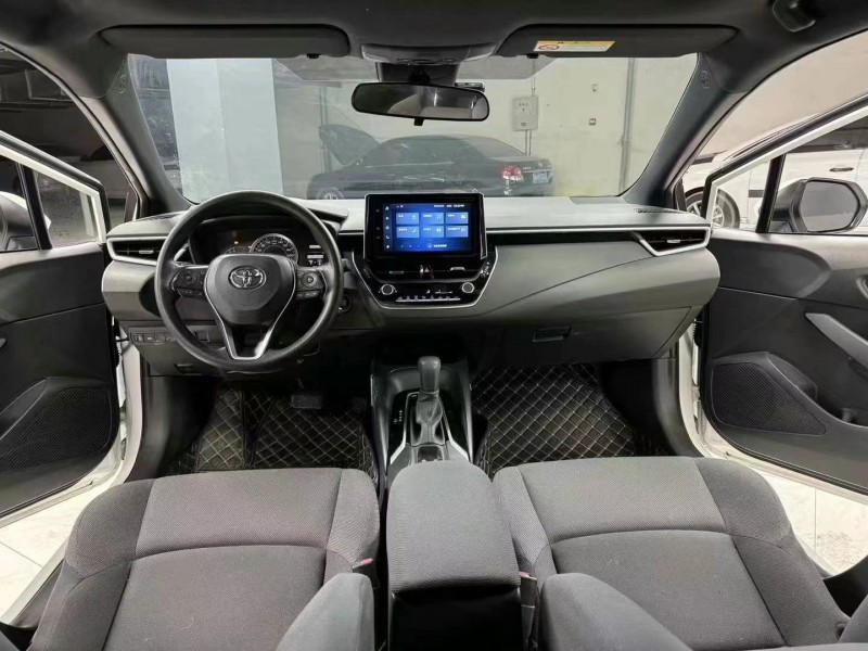 成都23年丰田雷凌6