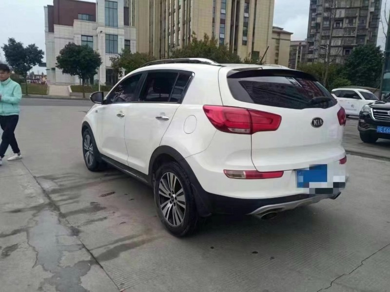 成都15年起亞智跑2