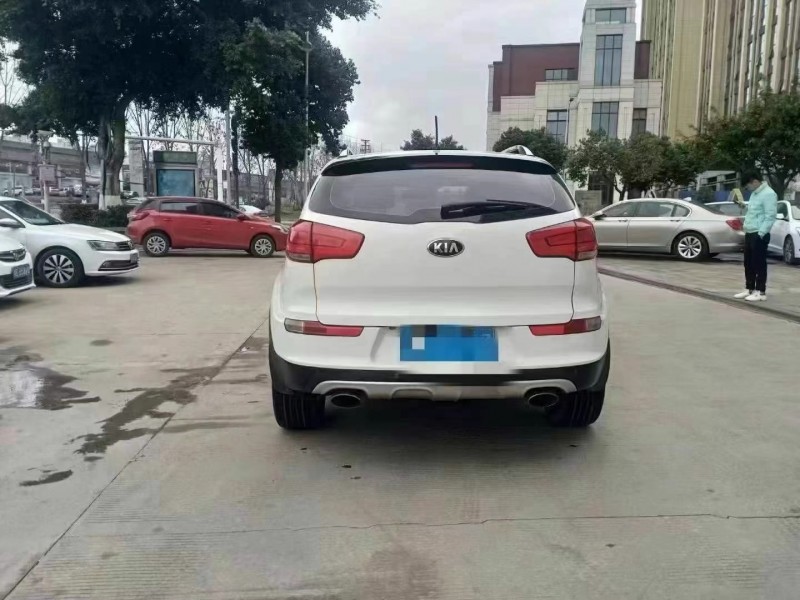 成都15年起亞智跑3