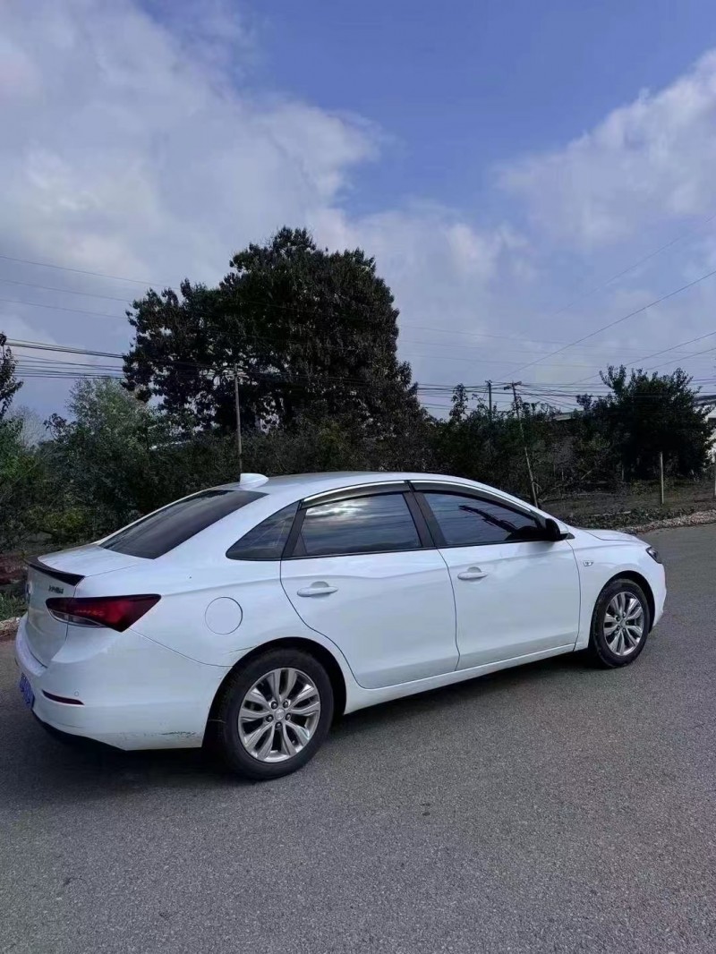 菏泽19年别克英朗8