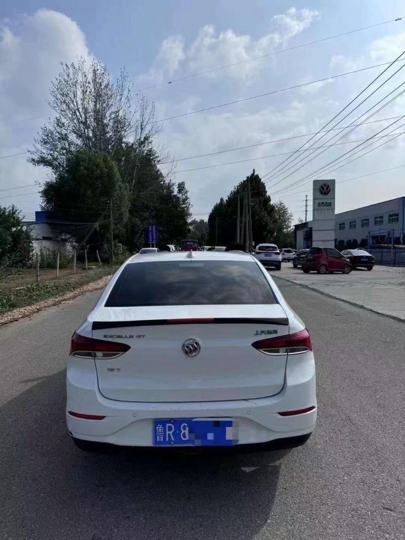 菏泽19年别克英朗9