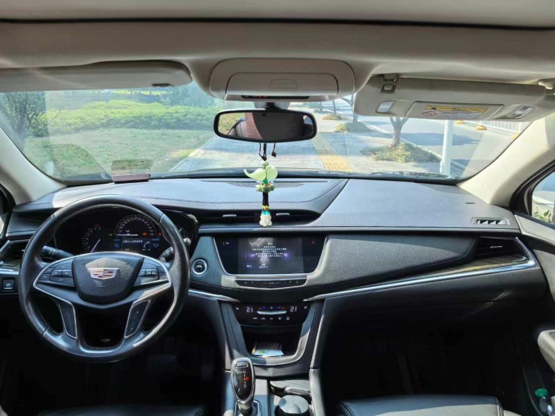 武汉17年凯迪拉克XT58