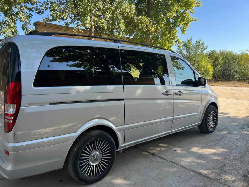 保定17年奔驰威霆8