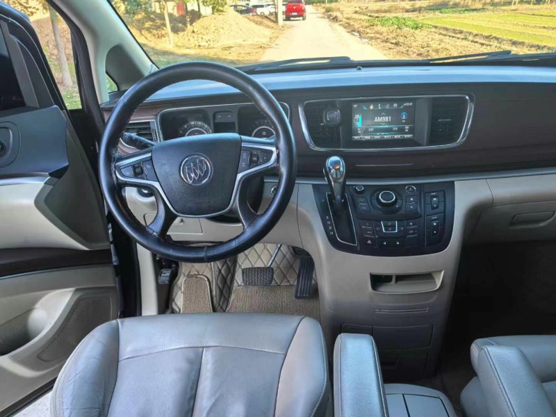 保定19年别克GL86