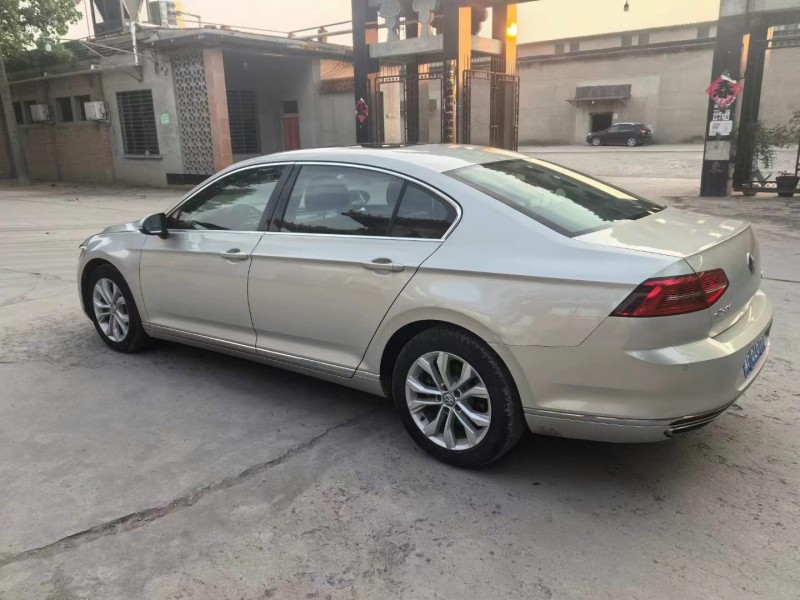 保定17年大众迈腾4