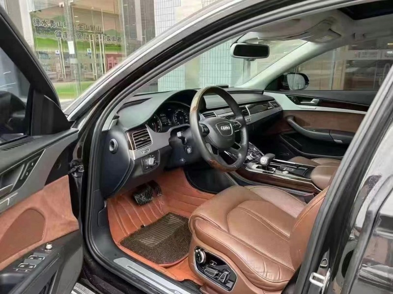 广州17年奥迪A8L5