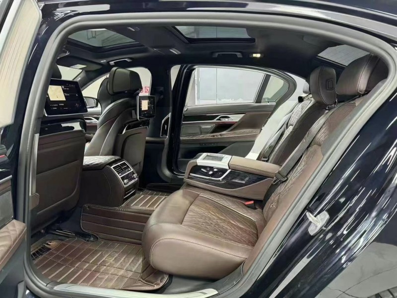 成都19年宝马7系3