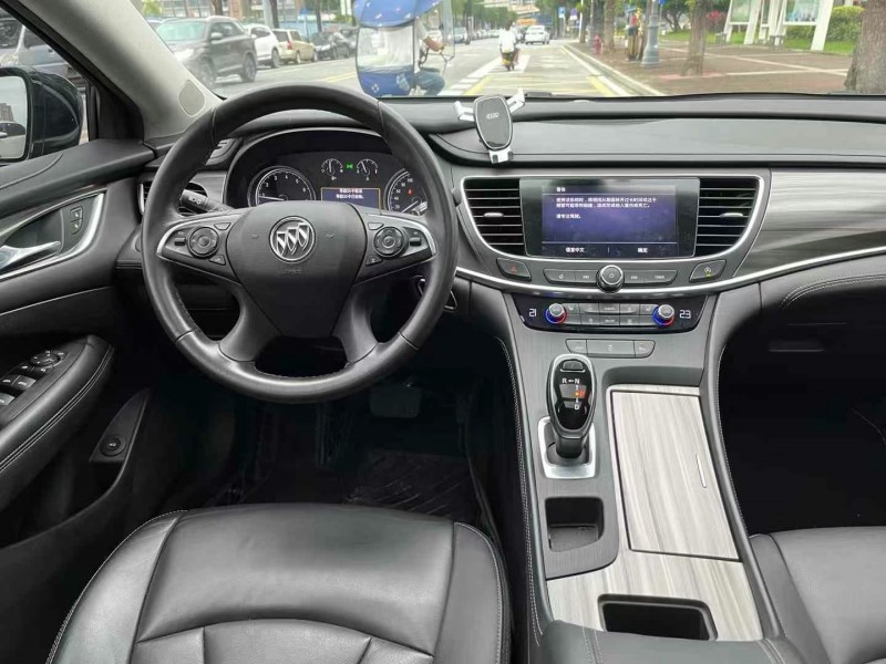 东莞20年别克君越7