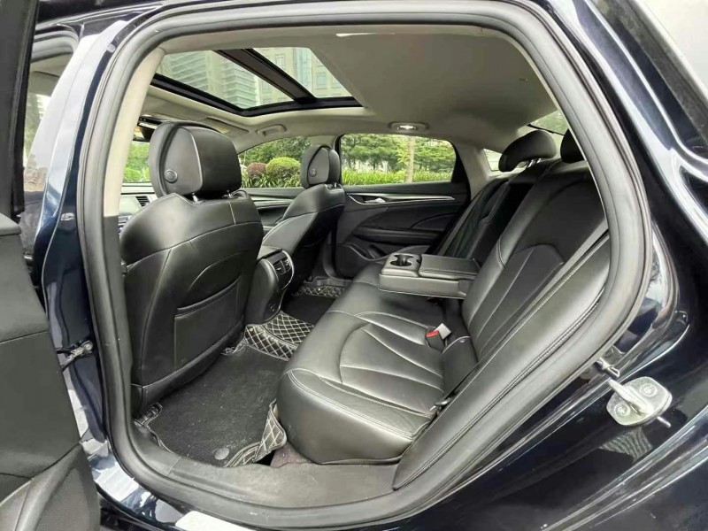 东莞20年别克君越8