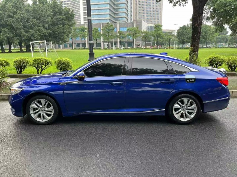 东莞18年本田雅阁3